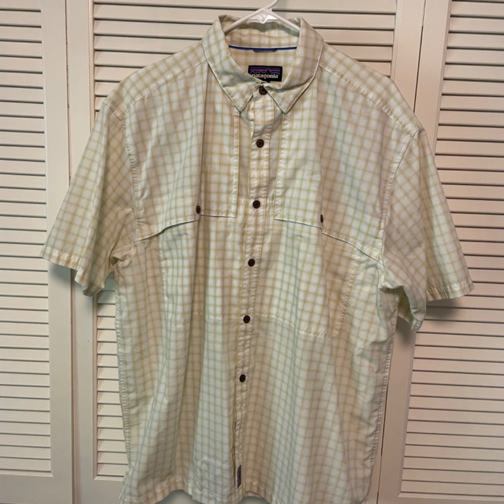 Men’s Patagonia Shirt | Short Sleeve - Picture 2 of 9